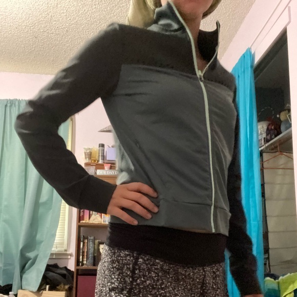 Running Jacket - Picture 3 of 3